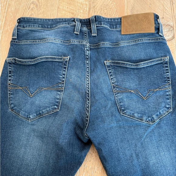 Guess Mens Athletic Tapered Denim Jeans Sz 32x28 Med Dark Wash - Picture 2 of 7
